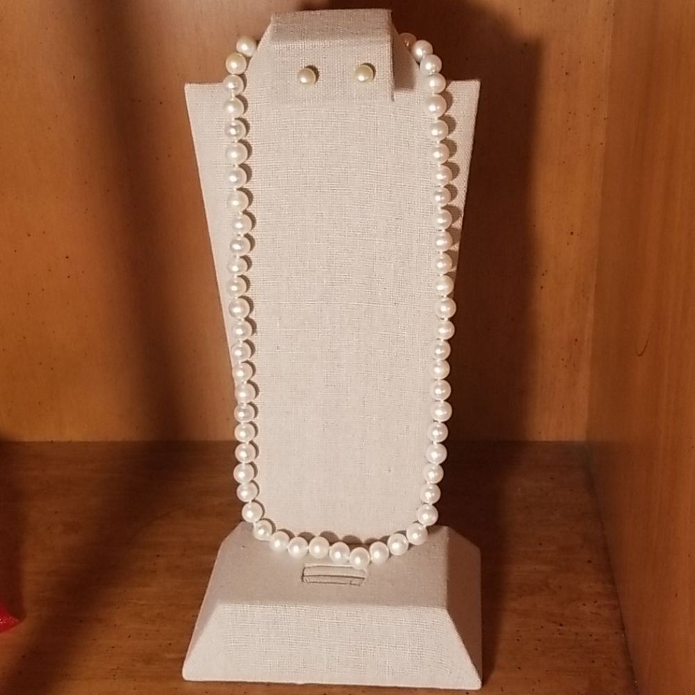 20" Natural White Pearl Necklace with Pearl Studs